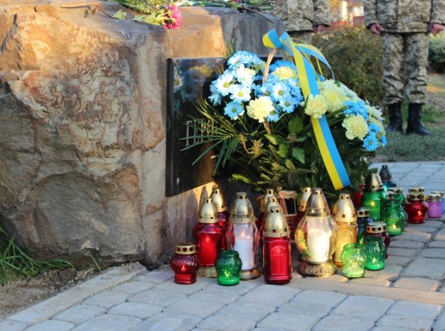 У третю річницю Євромайдану мукачівці вшанували пам’ять Героїв Небесної Сотні