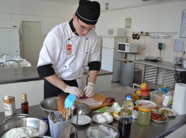 Молоді кулінари демонстрували свою майстерність на відбірковому конкурсі "Best cook fest – 2016"
