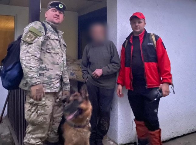 На Рахівщині чоловік пішов по гриби і заблукав. Його шукали всю ніч