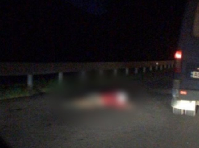 Вночі розбився на смерть мотоцикліст: фото та відео з місця події