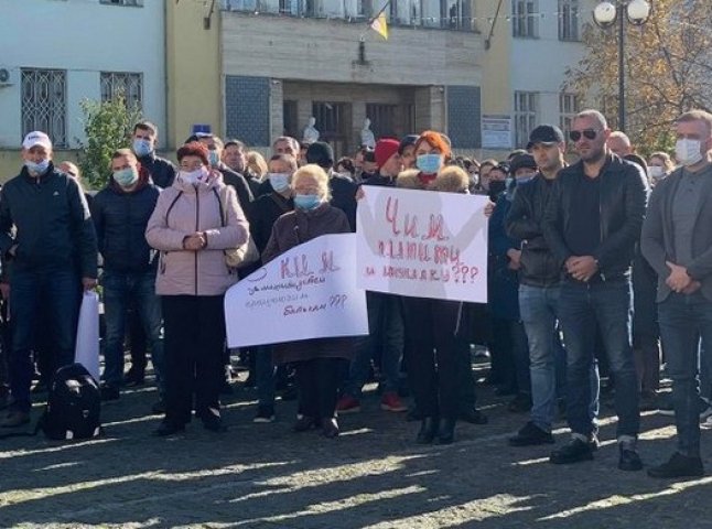 Протест в Ужгороді: містяни вимагали не запроваджувати жорсткий карантин