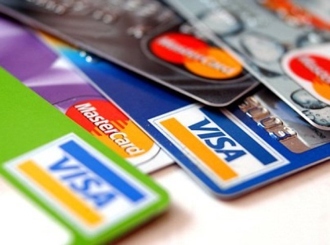 В одному з ресторанів Мукачева від чоловіка вкрали кредитну картку, з якої у подальшому було знято 10 тисяч гривень 