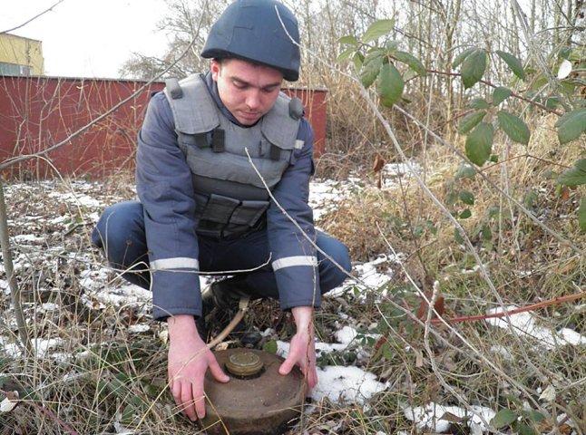 В Ужгороді піротехніки знешкодили міну часів Другої Світової війни