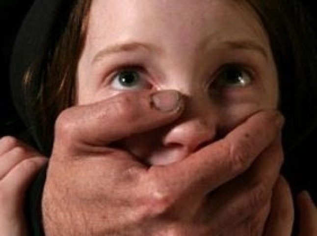 9-річна дівчинка ледь не стала жертвою гвалтівника