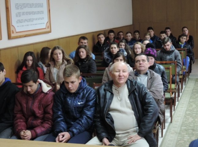 Учні Яношівського ліцею сільськогосподарського профілю екскурсіювали Берегівським відділом поліції