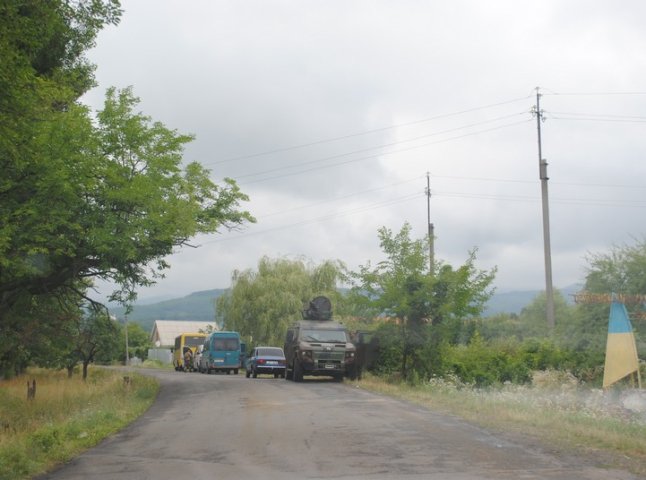 З’явилось фото із села Бобовище, де спецпризначенці оточили бійців "Правого сектору"