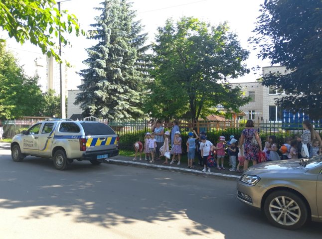 В Ужгороді повідомили про замінування всіх дитсадків міста: батьків просять не панікувати