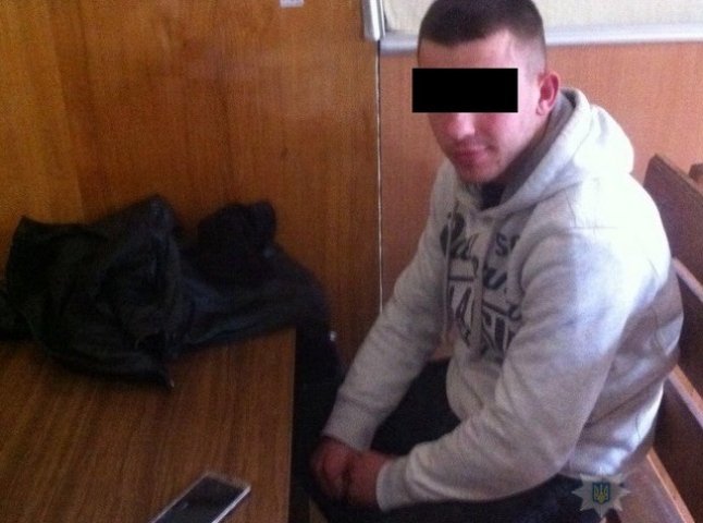 На одній із вулиць Мукачева хлопець напав на студентку
