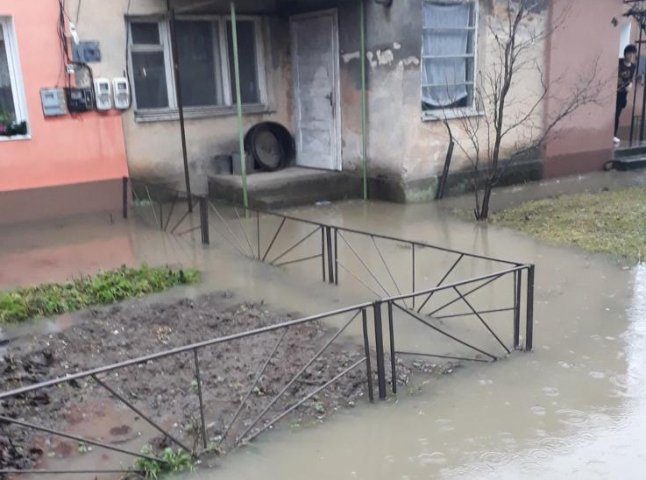 Сильні дощі призвели до підтоплень в Ужгороді та Сваляві