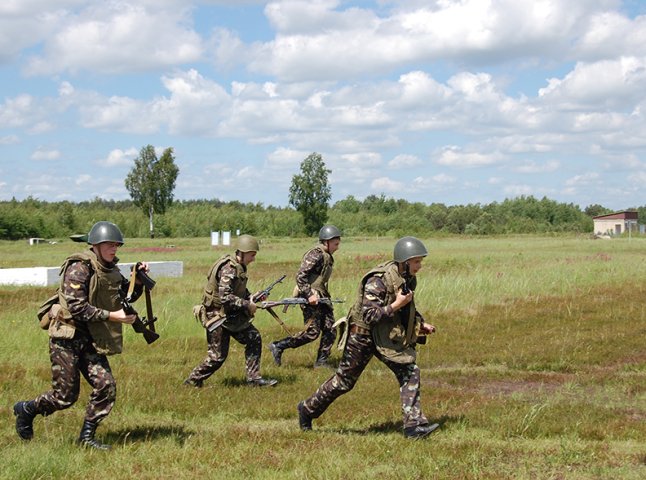 128-а бригада провела у Мукачеві бойові навчання (ВІДЕО)