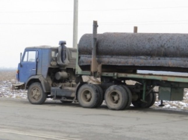 На Свалявщині невідомі загубили вантажівку з трубами