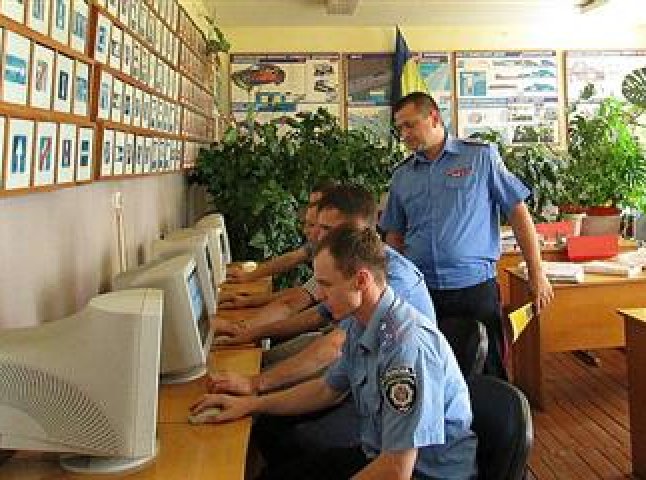 Виноградівські міліціонери здавали екзамен на знання правил дорожнього руху