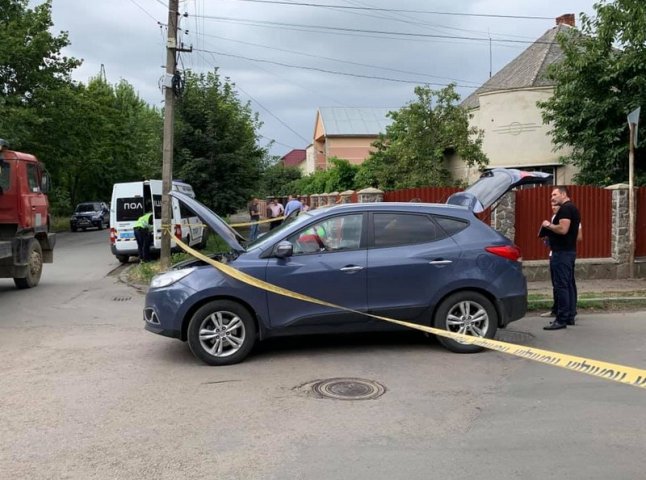 В Ужгороді внаслідок обстрілу машини правоохоронця постраждала жінка