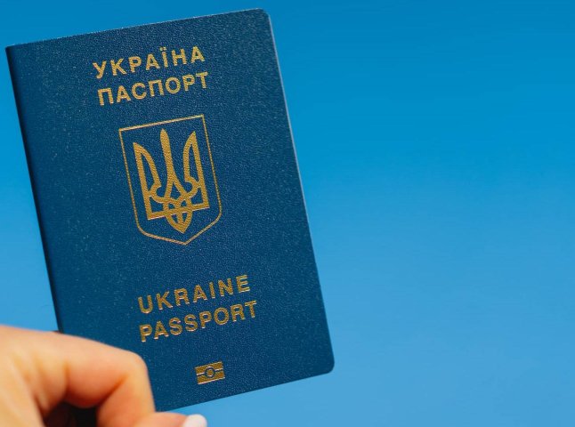 З’явилося уточнення: хто з «заброньованих» українців може вільно виїжджати за кордон З’явилося уточнення: хто з «заброньованих» українців може вільно виїжджати за кордон