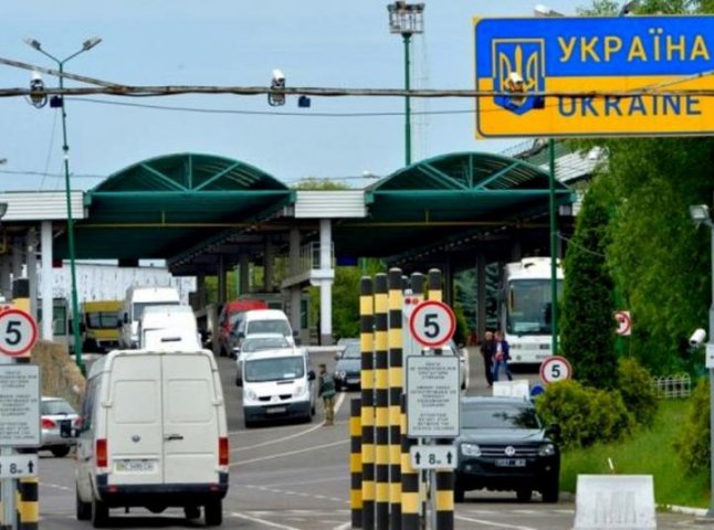 Оприлюднено правила транзиту для українців через Угорщину