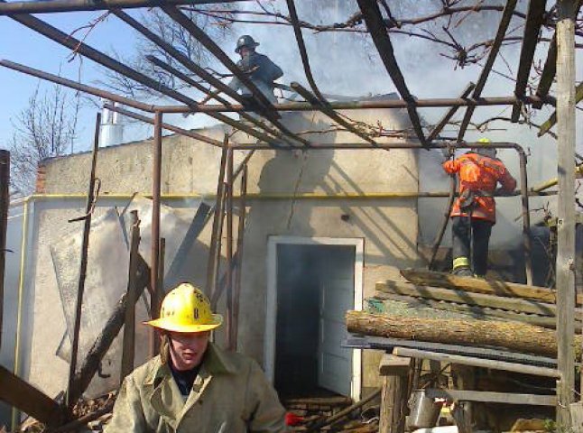 Пожежники рятували від повного знищення вогнем жіночий монастир на Тячівщині