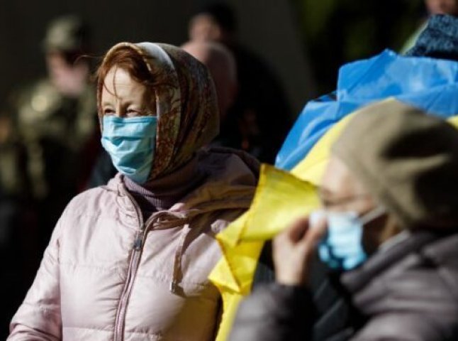 Не можна буде виходити навіть вдвох та режим "всі в масках": уряд посилює карантин в Україні