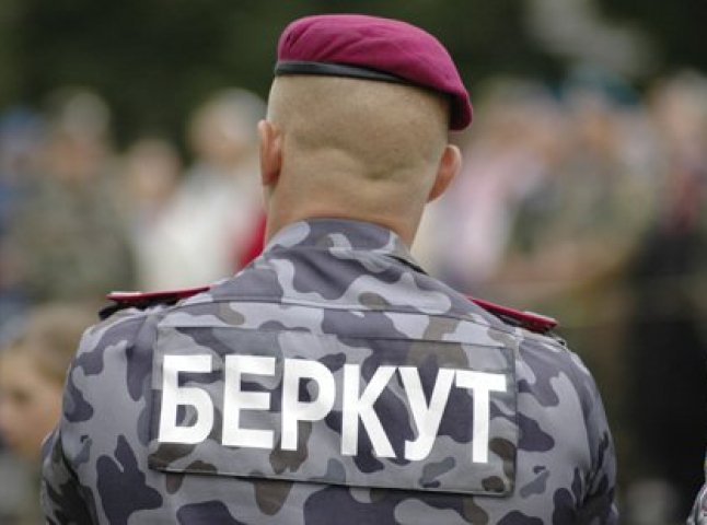 Прокуратура Ужгорода доведела вину "беркутівця", який побив людину