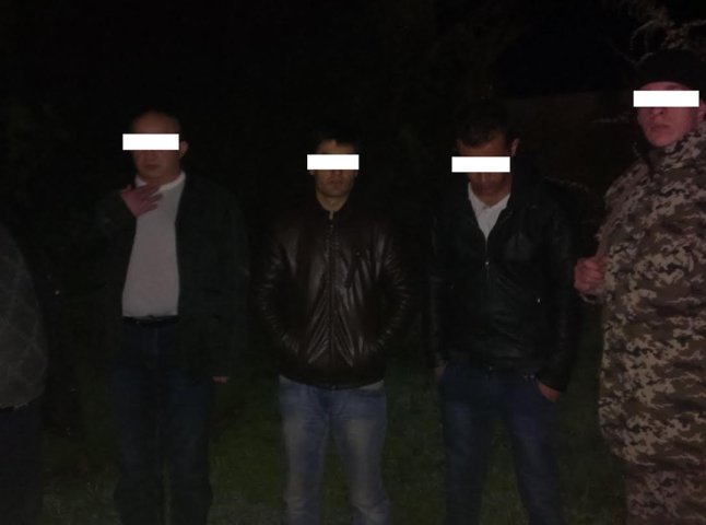 Чопські прикордонники затримали групу нелегалів, які прямували до Словаччини