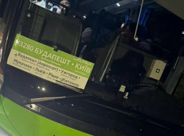 Каже, що віз у Мукачево: на митниці у водія автобуса виявили заборонені речі Каже, що віз у Мукачево: на митниці у водія автобуса виявили заборонені речі