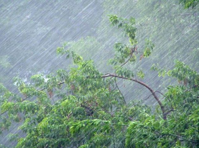 Сильні дощі, подекуди град: на Великдень у Закарпатті прогнозують негоду