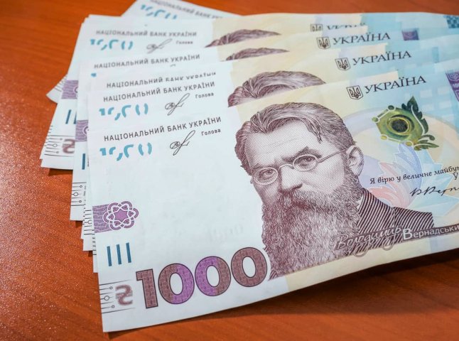 Де витратити виплату 1000 гривень від Зеленського