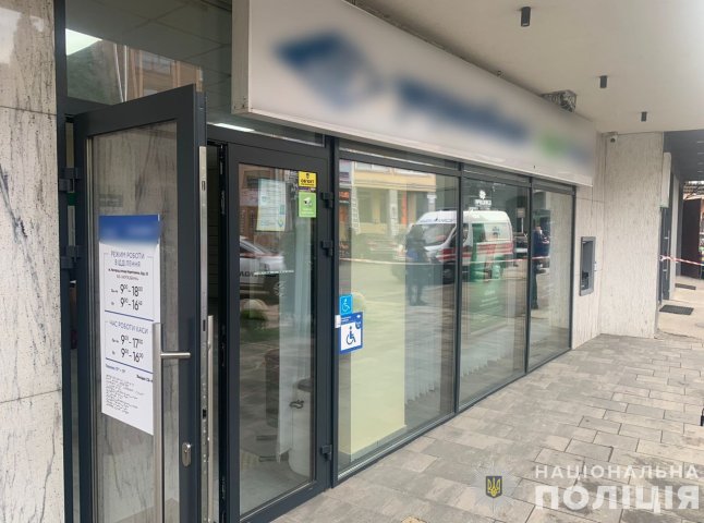 Переполох в одному з банків Ужгорода: чоловік заявив, що в нього в сумці вибухівка