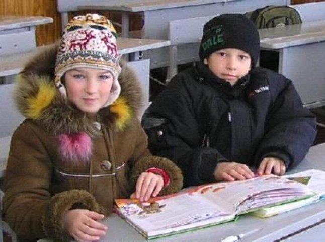 В Ужгороді батьків просять одягати дітей тепліше