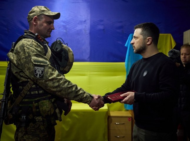 Зеленський нагородив двох військових 128-ої бригади