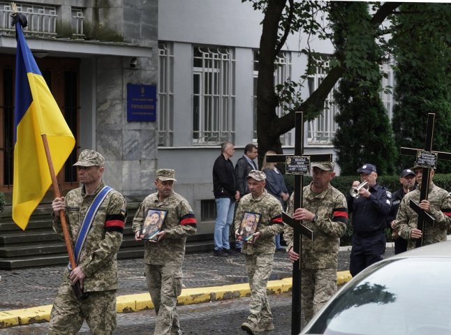 Ужгород попрощався із двома захисниками, які загинули в один день