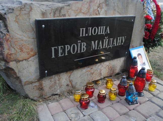 У Мукачеві вшанували річницю трагічних подій на Майдані (ФОТО)