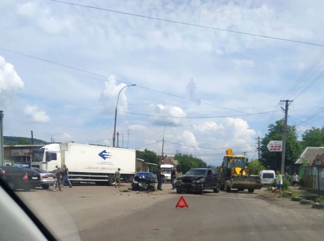 В Ужгороді трапилась ДТП: дві автівки потрощені