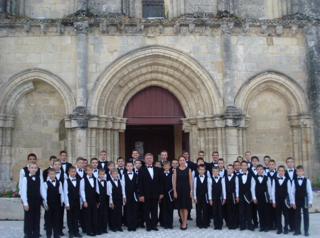 Хор хлопчиків та юнаків Мукачівської хорової школи побував у Франції на фестивалі "Eurochestries" (ФОТО)