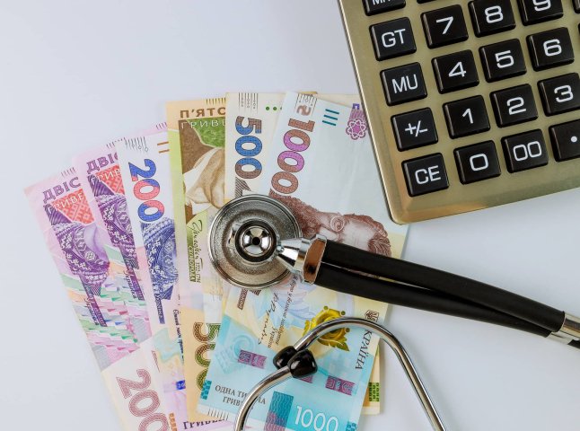 Для медиків анонсували зміни із зарплатами: нововведення готують на 2026 рік Для медиків анонсували зміни із зарплатами: нововведення готують на 2026 рік
