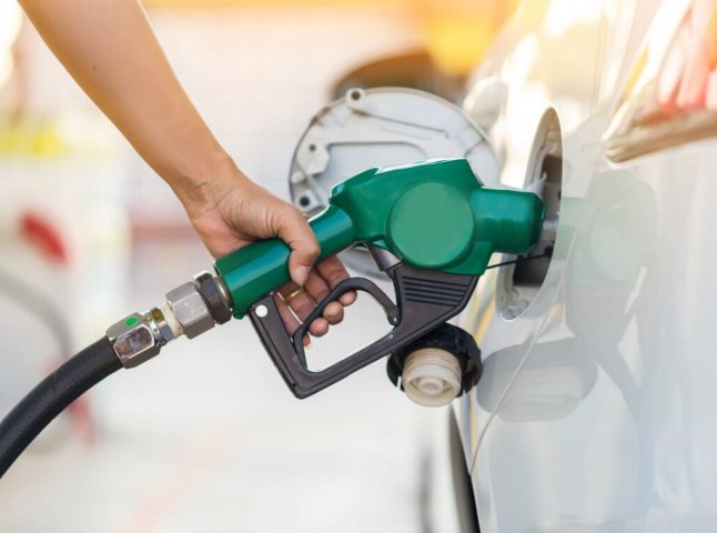 Держава більше не регулюватиме ціни на пальне: скільки тепер коштуватиме бензин і дизель