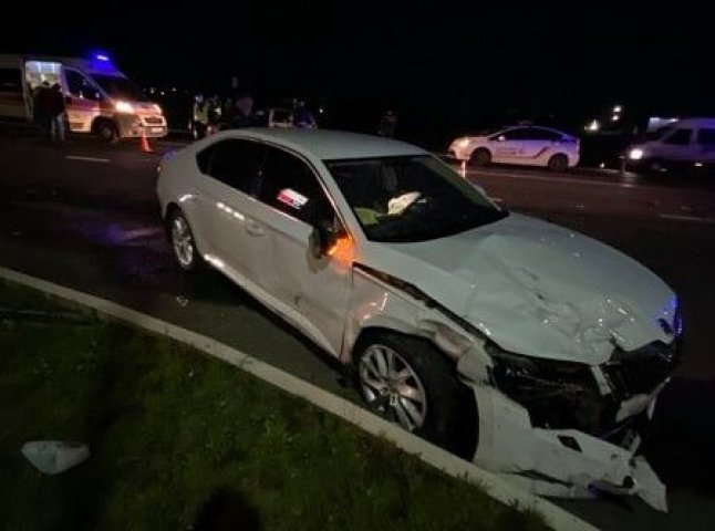 Вночі у Мукачеві сталась аварія. Одна з машин дуже понівечена