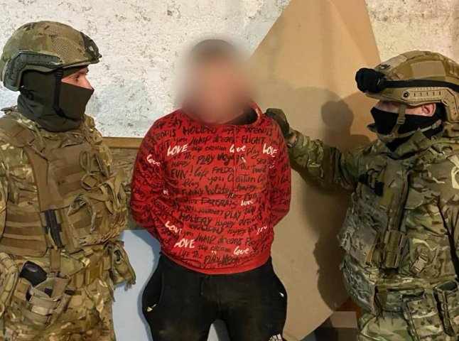 Від жінки на вулиці вкрали близько 9 тисяч євро: підозрюваного затримано