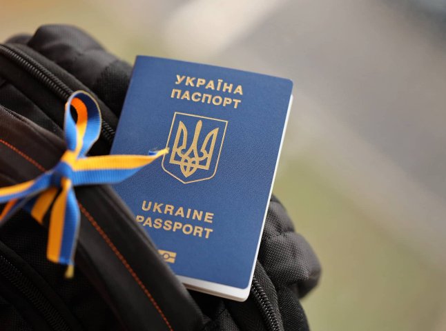 Виїзд за кордон для українців зміниться з 14 грудня: з чим пов’язане нововведення