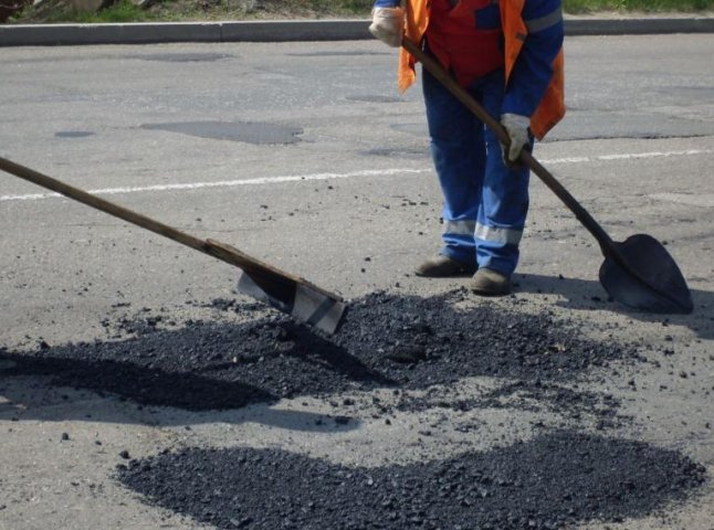 Депутати клопочуть про ремонт доріг на Великоберезнянщині