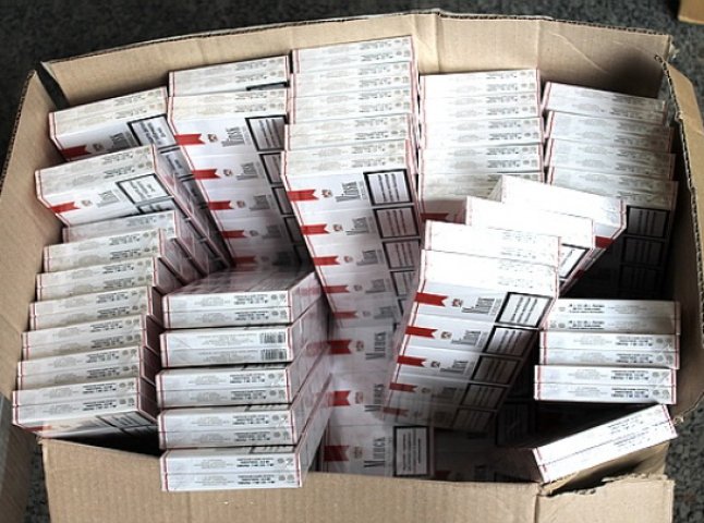 Більше двох тисяч пачок сигарет контрабандисти намагались вивезти за кордон 
