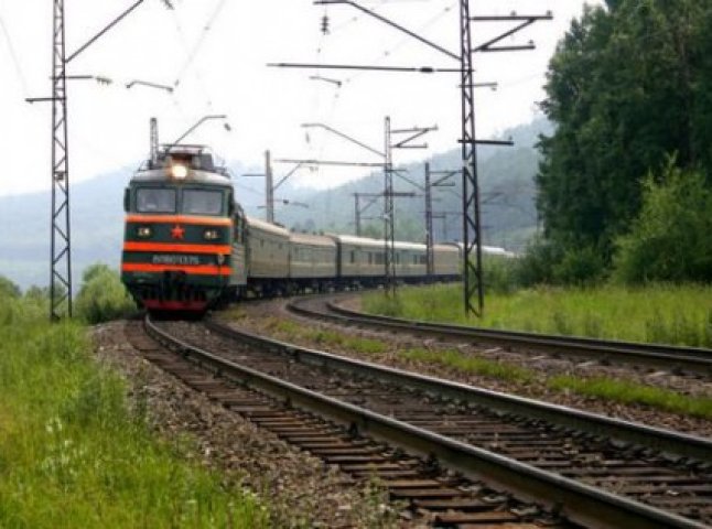 На Мукачівщині 35-річний чоловік випав з поїзда