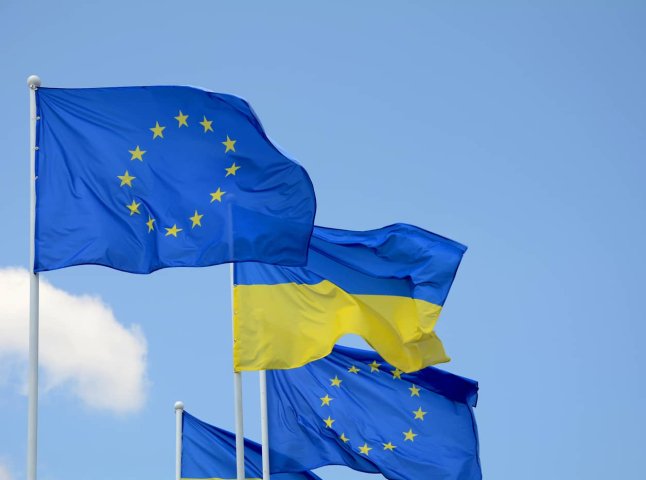 Вступ України до ЄС: Єврокомісія підтримує початок переговорів