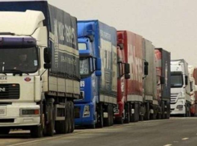 За добу через Закарпаття проїхало 58 російських вантажівок