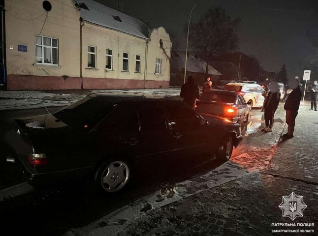 Дрифтували посеред проїжджої частини: що влаштували водії в Ужгороді