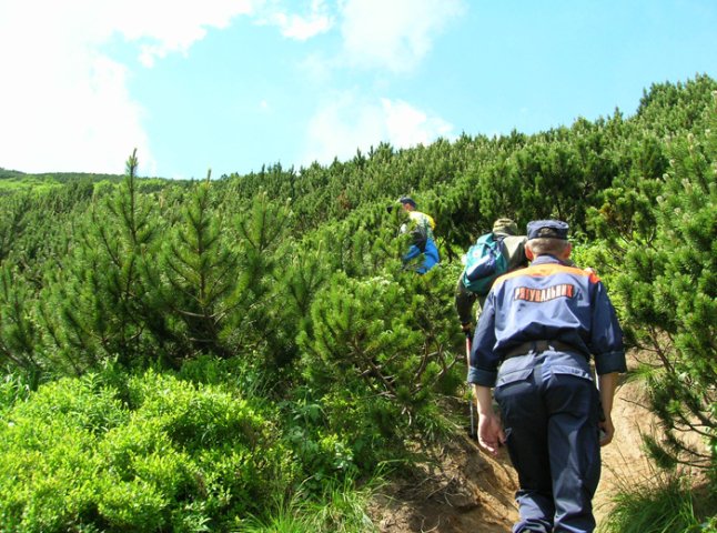 Рятувальники шукали туриста, який травмувався в горах