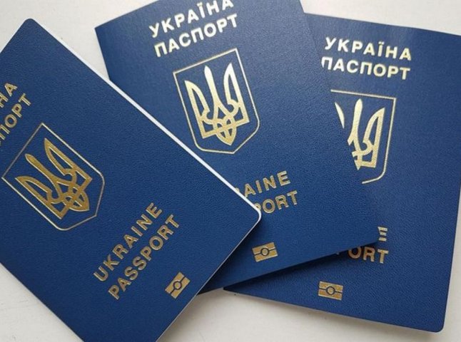 У день звернення: українцям озвучили новину про закордонні паспорти