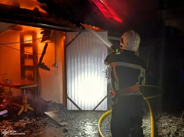 По опівночі в одному із сіл Мукачівського району трапилась пожежа