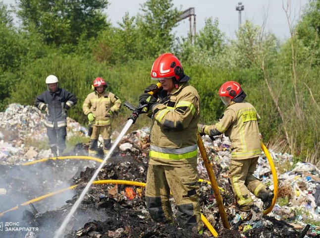 Рятувальники упродовж доби двічі гасили пожежі на сміттєзвалищах