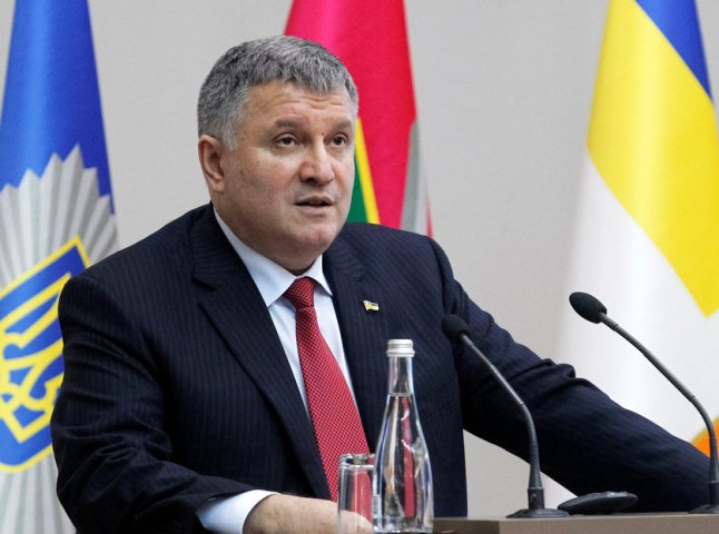 Міністр МВС виступив за "негайний" і "радикальний" локдаун в Україні на 3-4 тижні