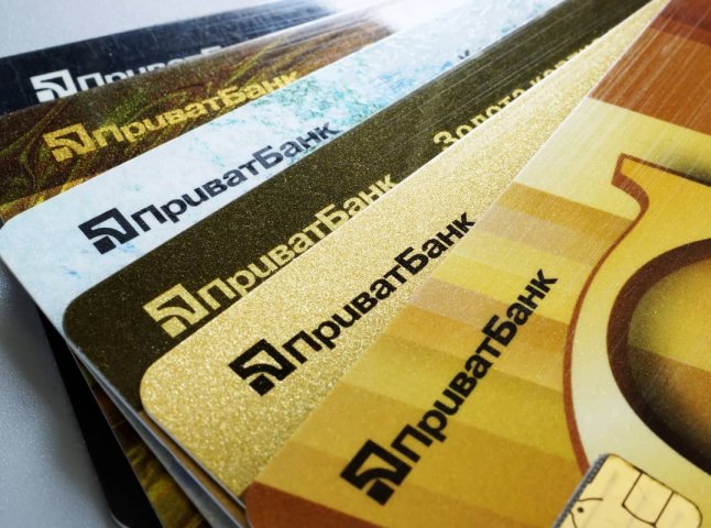 Якщо будете платити карткою ПриватБанк на касі у магазині: як отримати готівку з неї